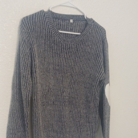 "Make Offer" Gray Crewneck Sweater with Ribbed Texture Heart Sleeves - Picture 4 of 5